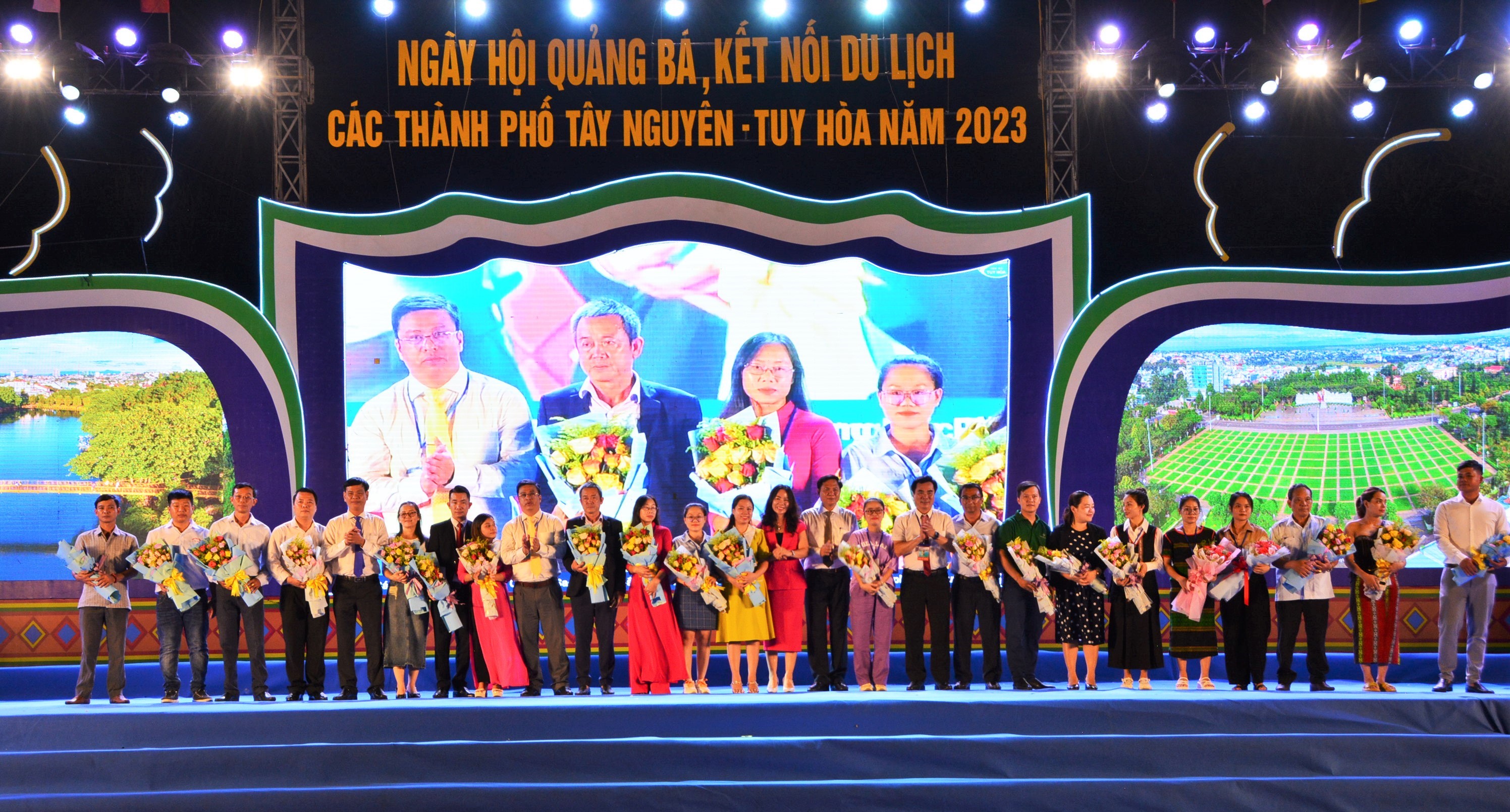 Tuy hòa tặng hoa